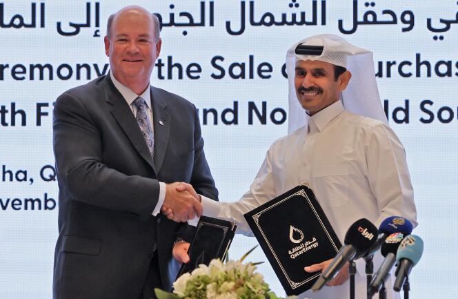 Saad Sherida Al-Kaabi, le ministre de l’énergie qatari, et Ryan Lance, le PDG de la multinationale ConocoPhillips, ont tenu une conférence de presse commune à Doha, le 29 novembre 2022. Le Qatar annonce ainsi « contribuer aux efforts de sécurité énergétique en Allemagne et en Europe ».