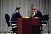 Boris Spassky (à gauche) et Bobby Fischer (à droite) aux championnats du monde d’échecs de Reykjavik (Islande), le 31 août 1972. 