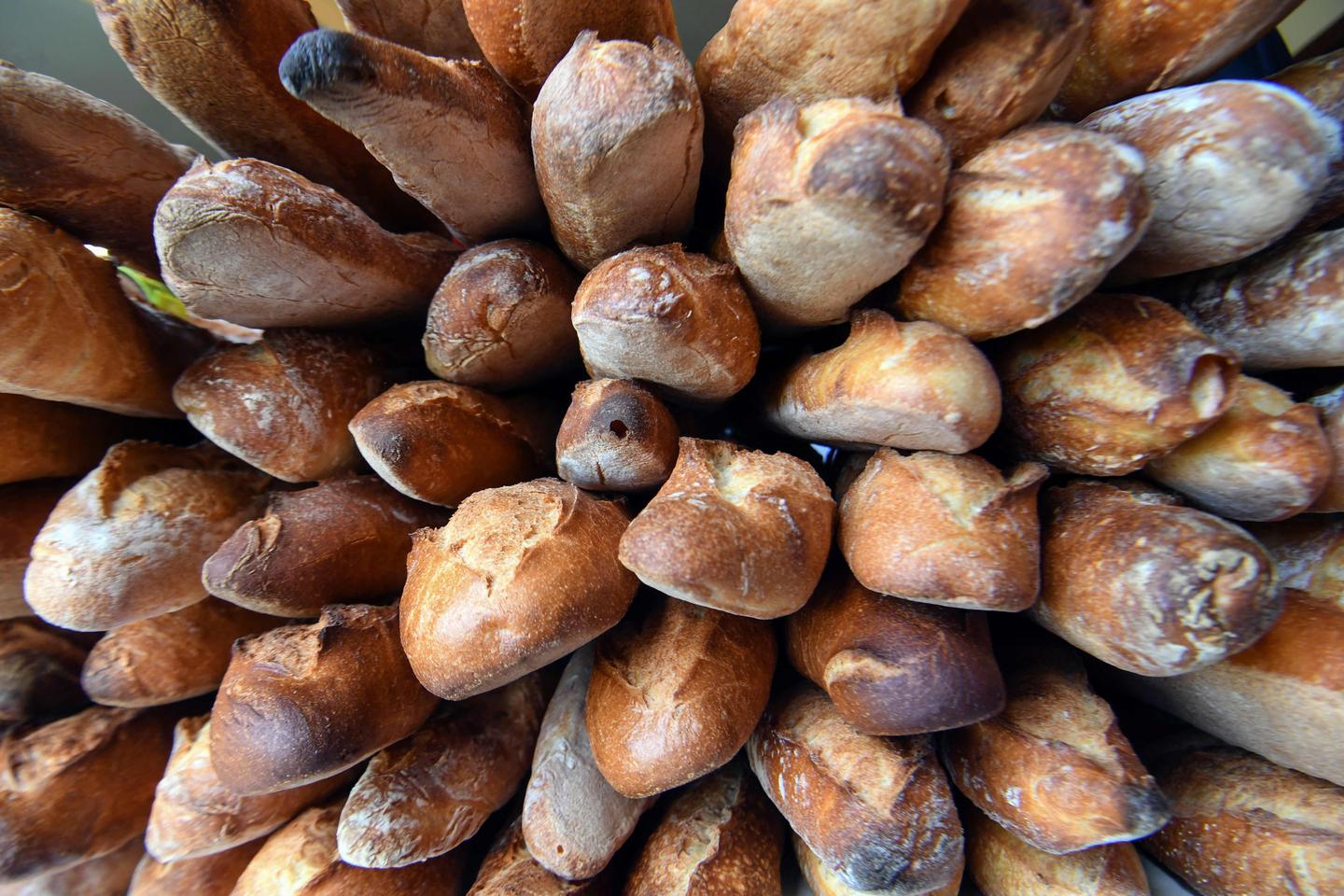 El pan baguette ha visto descender su contenido en sal «más de un 20%» desde 2015, según el Ministerio de Agricultura