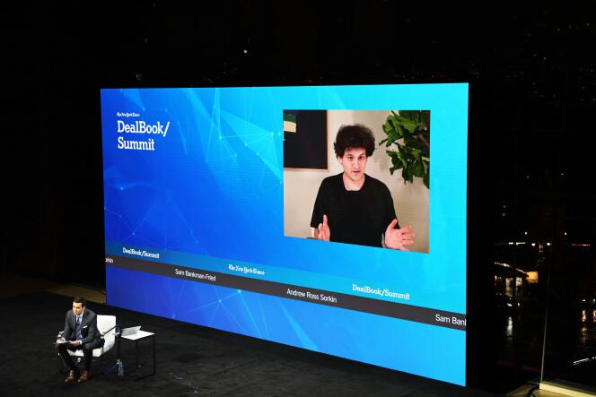 Sam Bankman-Fried, fondatore di FTX, durante il suo discorso video in una conferenza ospitata dal New York Times il 30 novembre 2022 a New York City.