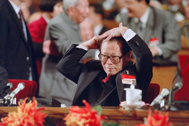 Jiang Zemin juste avant son discours au 14e Congrès du PCC à Pékin le 12 octobre 1992.
