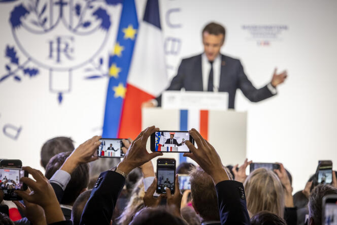 Emmanuel Macron s’exprime devant la communauté française à l’ambassade de France à Washington, le 30 novembre 2022.
