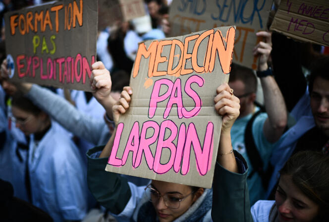 Manifestation de personnels soignants, à Paris, le 17 novembre 2022. 