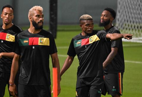 Eric Maxim Choupo-Moting (2nd L) and Cameroon's forward #02 Jerome Ngom Mbekeli (2nd R) take part in a training session at the Al Sailiya SC in Doha on December 1, 2022, on the eve of the Qatar 2022 World Cup football match between Cameroon and Brazil. (Photo by ISSOUF SANOGO / AFP)