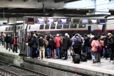 Des passagers dans la gare Montparnasse, à Paris, le 2 décembre.