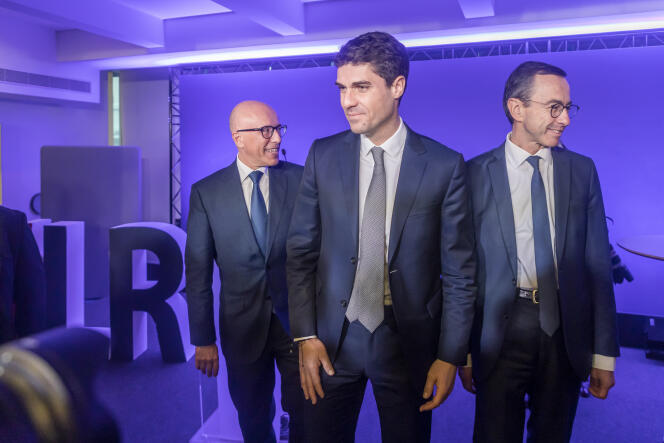 Eric Ciotti, Aurélien Pradié et Bruno Retailleau lors du conseil national du parti Les Républicains, à Paris, le 26 novembre 2022.