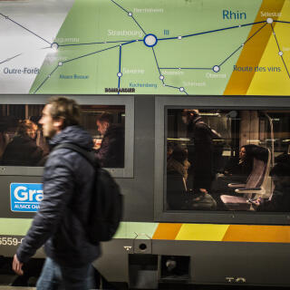 Strasbourg, 1 décembre 2022.  Gare. train TER.  Réseau express métropolitain européen (Projet RER de Strasbourg)
