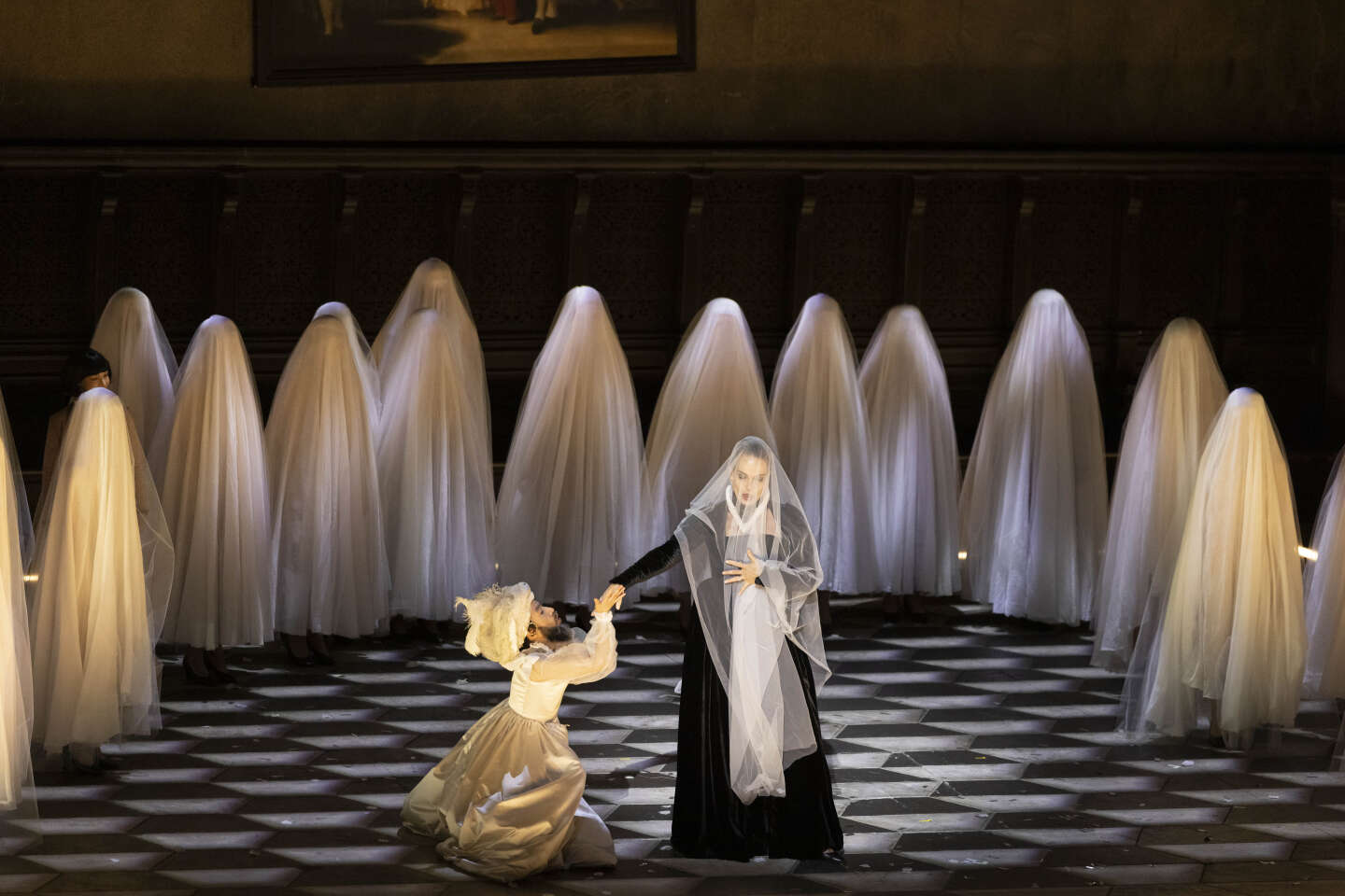 Regarder la vidéo Le « Don Carlo » puissant et poétique de Claus Guth ouvre la saison d’opéra à Naples