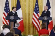 Le président français, Emmanuel Macron, et son homologue américain, Joe Biden, à la Maison Blanche, à Washington, le 1er décembre 2022.