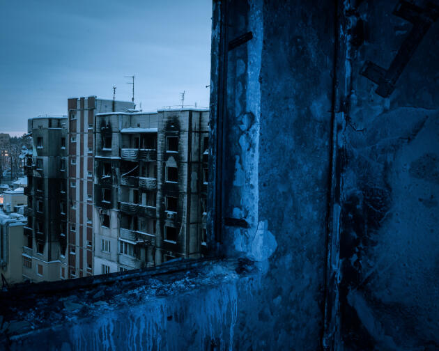 Un bloc d’immeubles touché par des bombardements lors de l’invasion de l’armée russe dans la banlieue d’Irpine (Ukraine), le 1er décembre 2022.