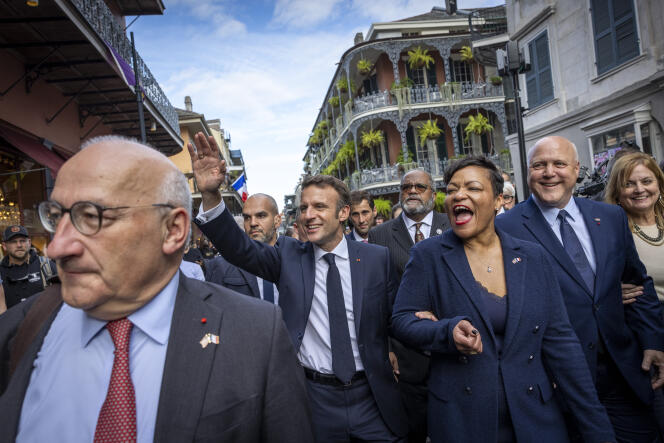 Emmanuel Macron avec le maire de la Nouvelle-Orléans LaToya Cantrell dans le quartier français, le quartier historique de la Louisiane, le 2 décembre 2022.