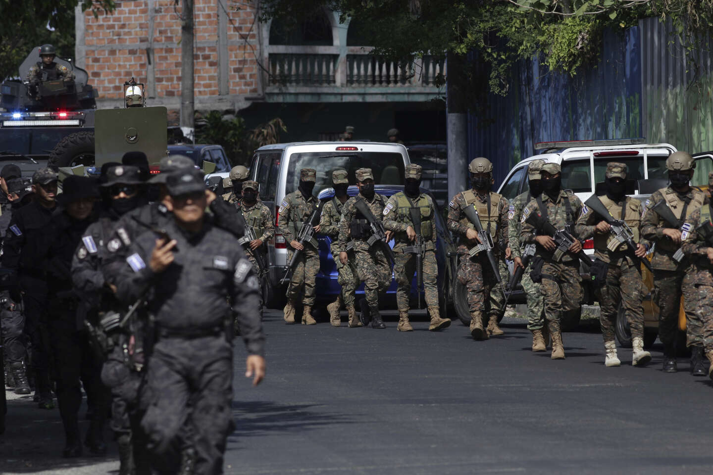 Au Salvador, une spectaculaire opération conduit à l’arrestation de plus de 140 membres présumés de gangs