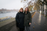 Les Ukrainiennes Iryna Dovgan, esthéticienne, et Alisa Kovalenko, réalisatrice, à Paris, le 2 décembre 2022. 