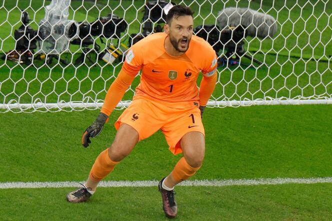 The goalkeeper and captain of the French team, Hugo Lloris, during the round of 16 against Poland, December 4, 2022 at the Al-Thumama Stadium in Doha.