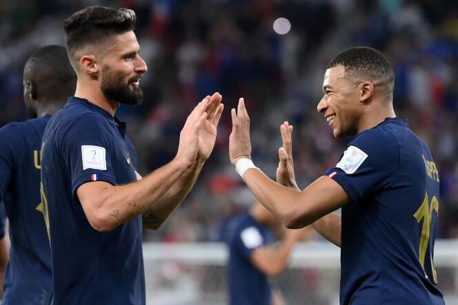 Olivier Giroud et Kylian Mbappé ont le sourire : dimanche 4 décembre, les Bleus ont battu la Pologne (3-1) et se qualifient pour les quarts de finale du Mondial. 