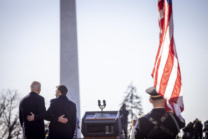 Les présidents Emmanuel Macron et Joe Biden à la Maison Blanche, à Washington D.C. (Etats-Unis), le 1er décembre 2022. 