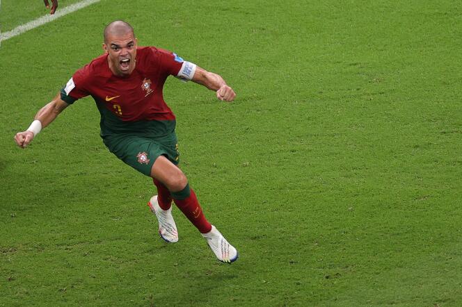 Portugal defender and captain Pepe screams his joy after scoring his team's second goal against Switzerland in the round of 16 of the World Cup on December 6, 2022 in Lusail (Qatar).
