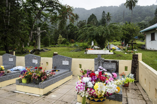 Les tombes des dix militants indépendantistes kanak assassinés, le 5 décembre 1984, à Wan’yaat (Nouvelle-Calédonie), à Tiendanite, le 5 décembre 2022.