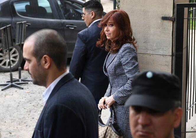 La vice-présidente argentine, Cristina Kirchner, à la sortie d’un tribunal fédéral à Buenos Aires, le 18 septembre 2018.