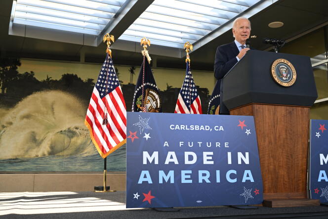  Le président Joe Biden prononce un discours sur le site de ViaSat, une entreprise technologique américaine, à Carlsbad (Californie), le 4 novembre 2022.