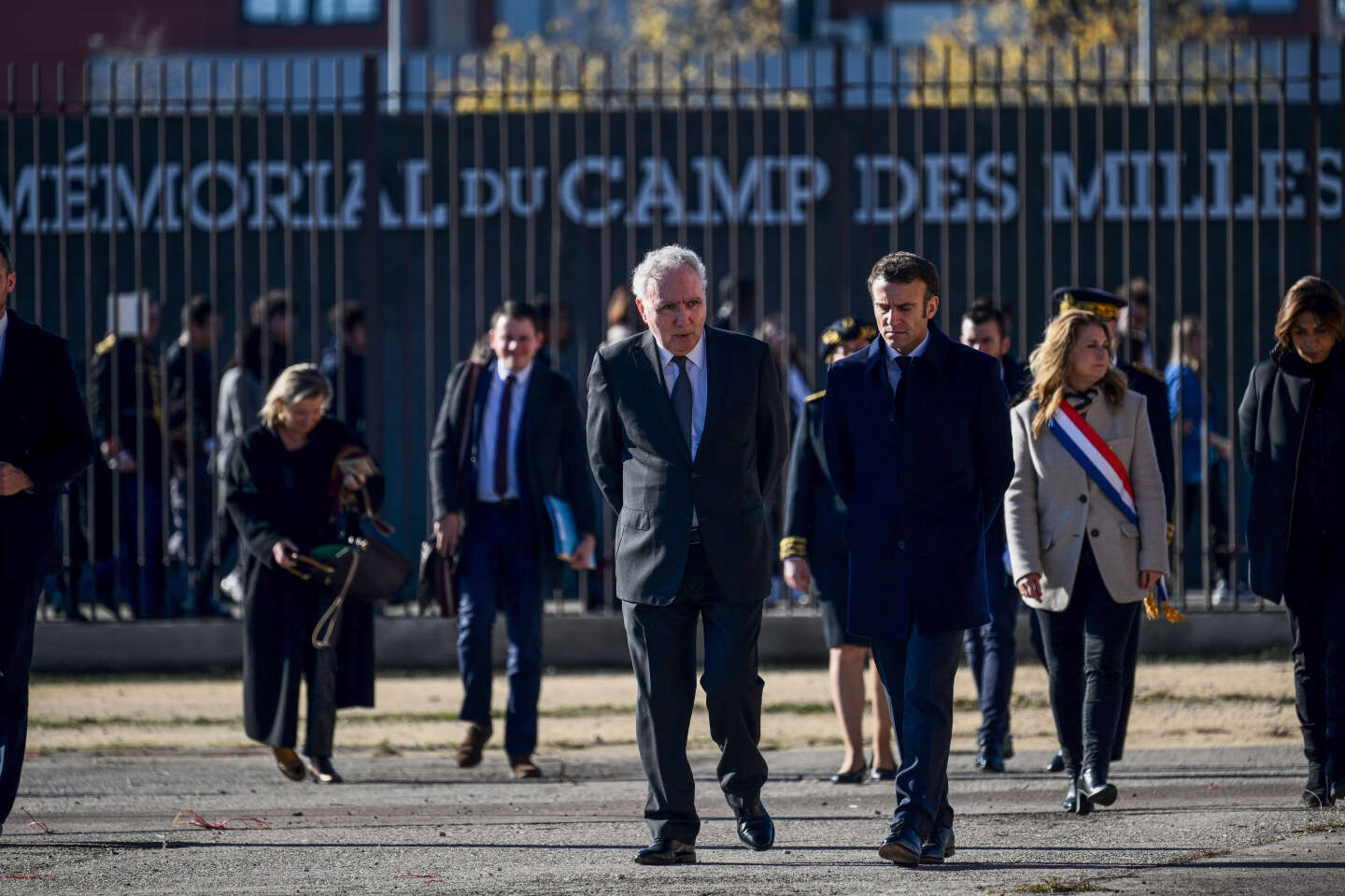Au camp des Milles, Emmanuel Macron appelle à « résister à l’engrenage » de la haine raciste et antisémite