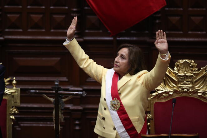 La nouvelle présidente du Pérou, Dina Boluarte, a prêté serment devant le Parlement, à Lima, mercredi 7 décembre 2022.