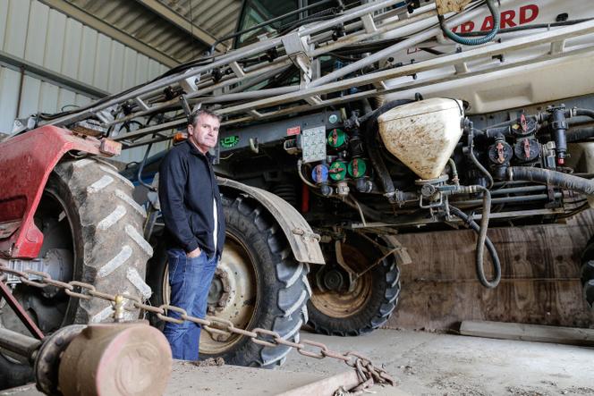 Paul François, in front of his sprayer, on his farm in Bernac (Charente), July 28, 2015.