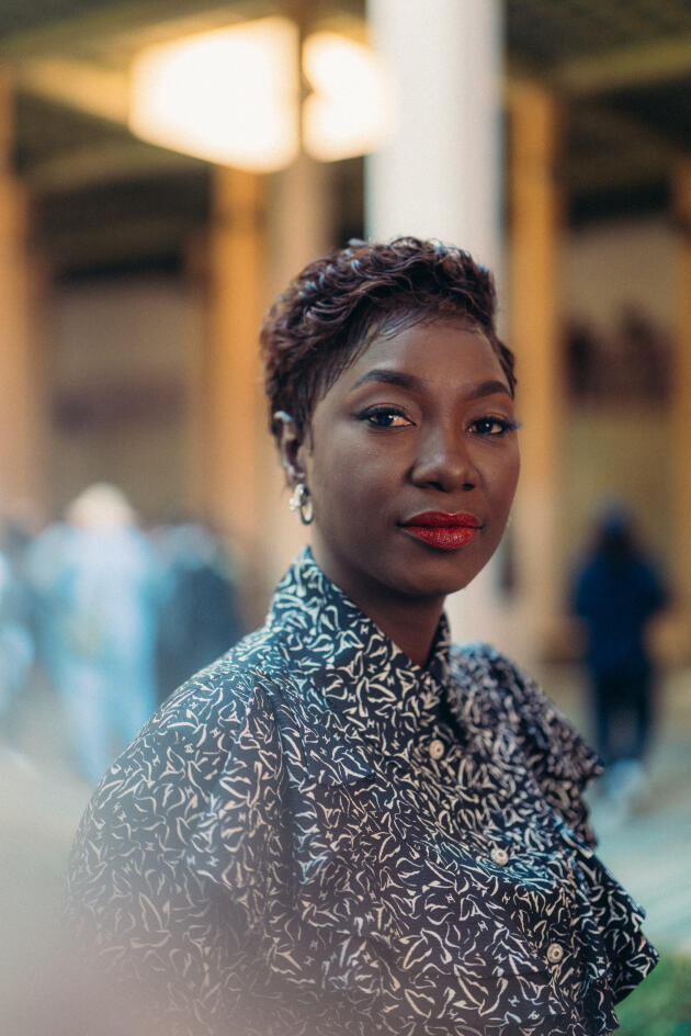 L’actrice sénégalaise Rokhaya Niang, invitée du défilé Métiers d’art 2022-2023 de Chanel, à Dakar.