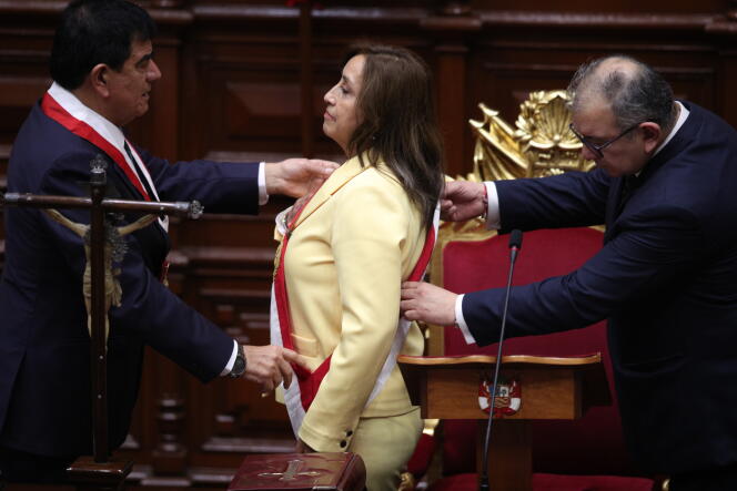 Dina Boluarte est assermentée par le Congrès nouvelle présidente du pays, à Lima, au Pérou, le 7 décembre 2022.