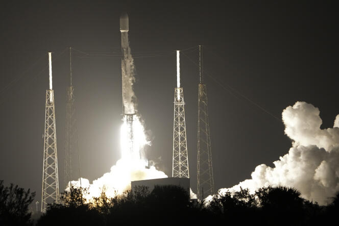 El lanzador espacial Falcon-9 despegó el domingo por la mañana desde Cabo Cañaveral, Florida, con el módulo de aterrizaje japonés Hakuto a bordo.