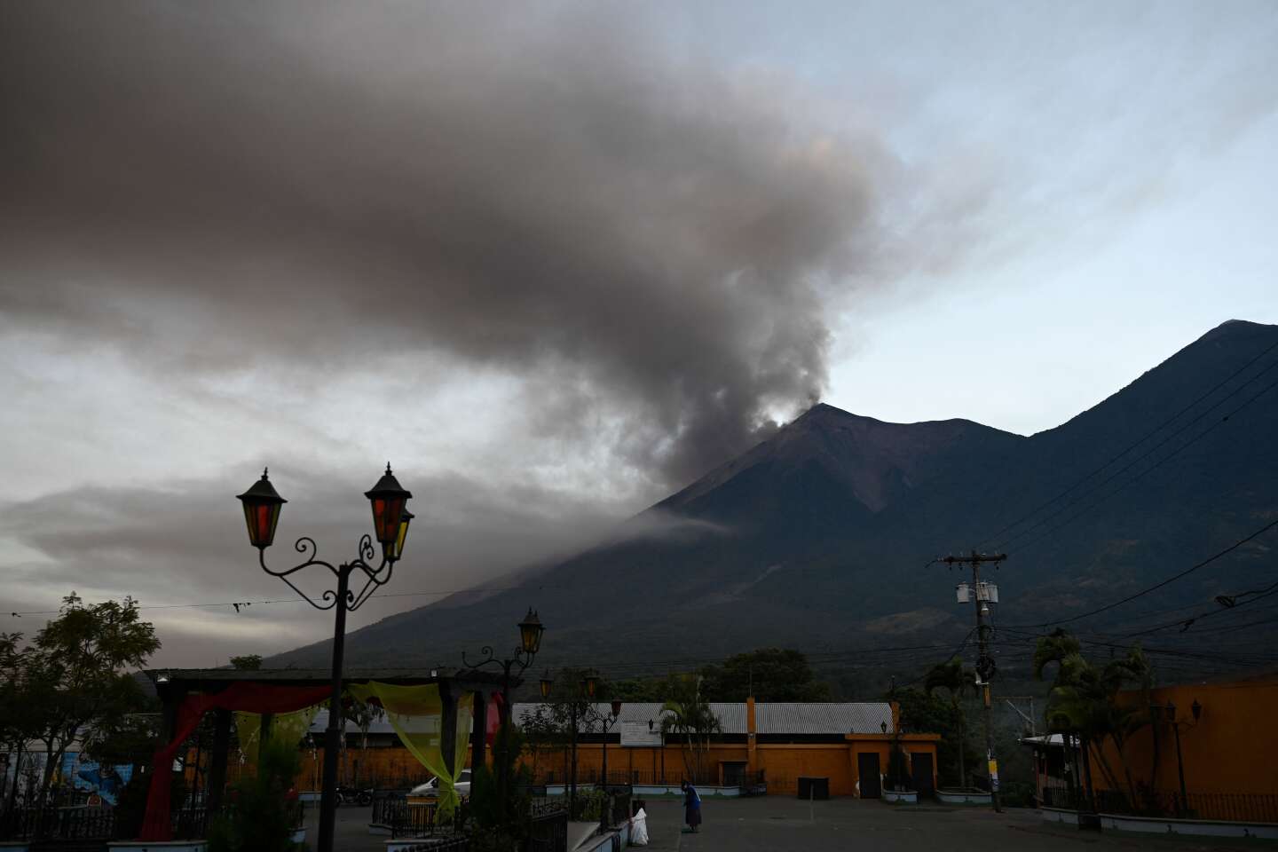 Der Ausbruch des Vulkans de Fuego in Guatemala hat den Hauptflughafen für einige Stunden geschlossen