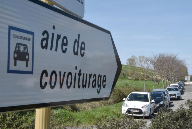 Une aire de covoiturage en périphérie d’Ayguesvives (Haute-Garonne), en avril 2018.