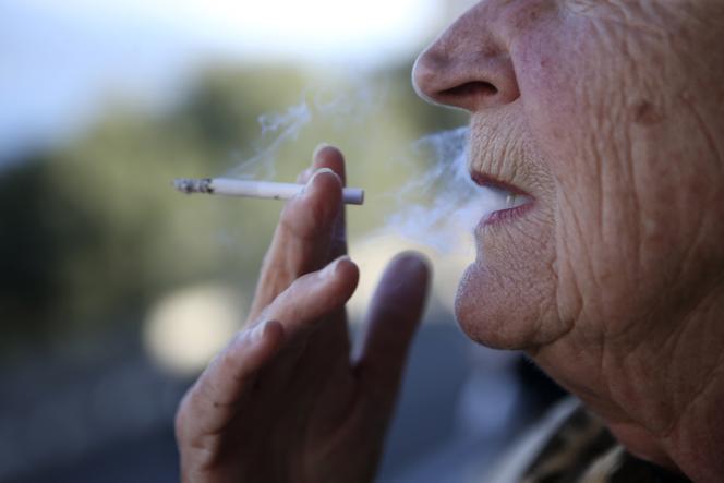 Tabac : les femmes et les moins diplômés ont augmenté leur consommation en  2021