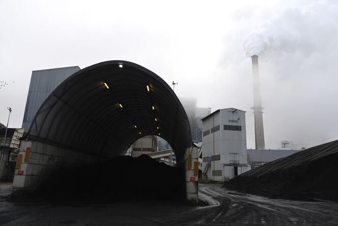 La central eléctrica de carbón Emile Huchet en Saint-Avold, en 2022. (Foto de Jean-Christophe Verhaegen / AFP)