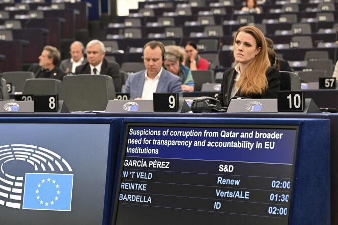 Débat au Parlement européen de Strasbourg sur « les soupçons de corruption de la part du Qatar et pour plus de transparence et de responsabilité au sein des institutions européennes », le 13 décembre 2022. 