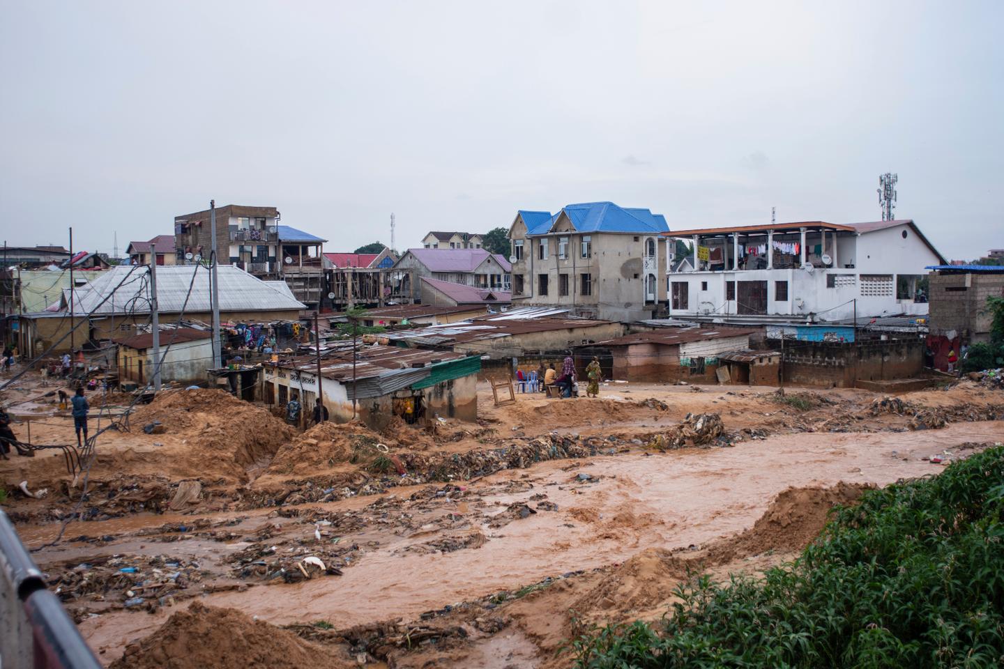 Le forti piogge provocano inondazioni mortali a Kinshasa