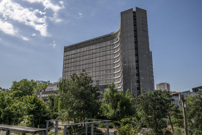 La tour Insee à Malakoff (Hauts-de-Seine), construite en 1974 par les architectes Serge Lana et Denis Honegger, le 15 juin 2022.