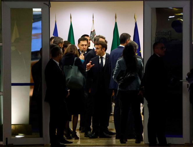 Emmanuel Macron, durante la rueda de prensa conjunta de la cumbre del grupo euromediterráneo EU-MED9, el 9 de diciembre de 2022 en Alicante.