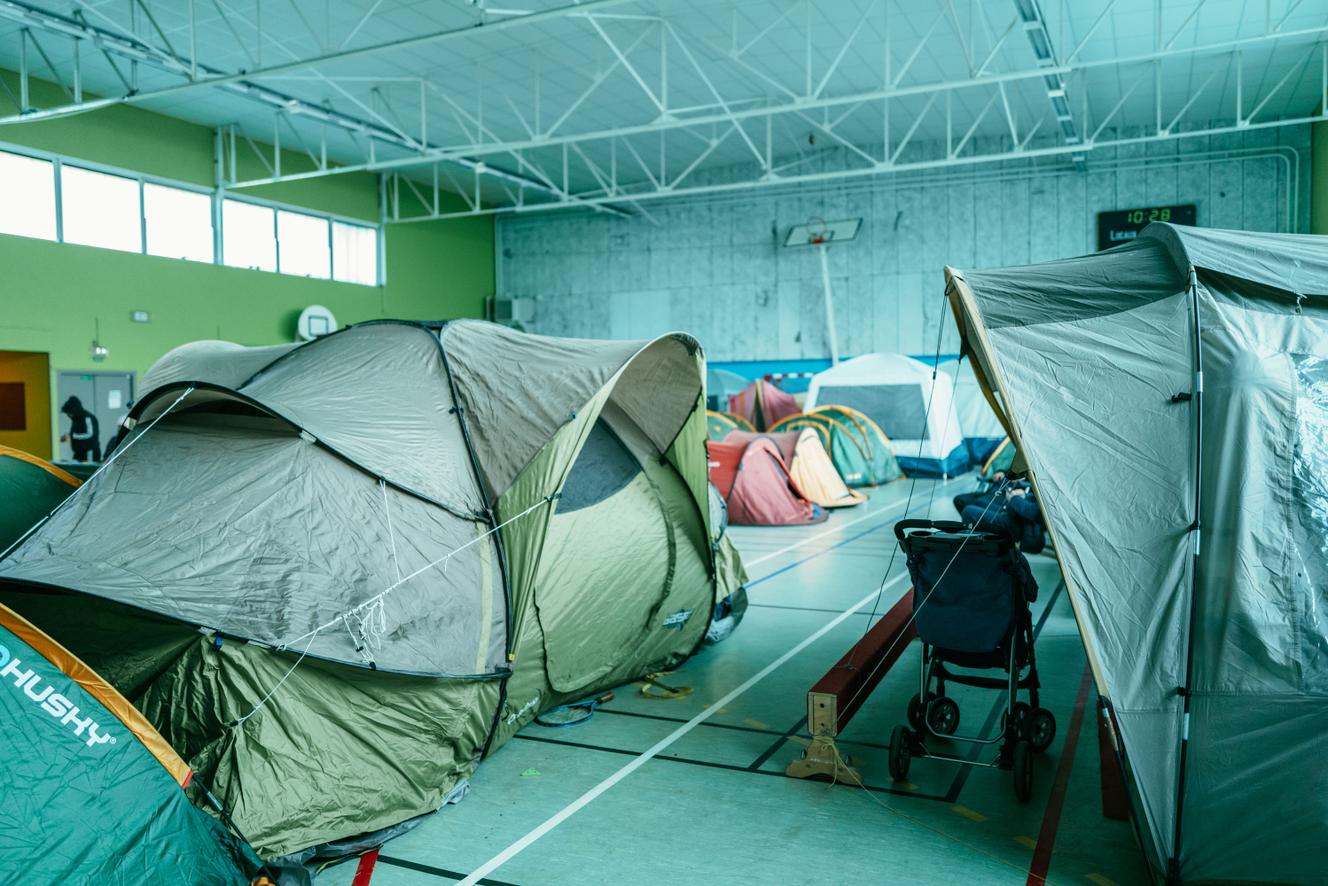 Dans le gymnase occupé et géré par Utopia 56, à Rennes, le 9 décembre 2022.