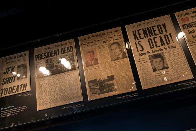 « Unes » historiques de journaux américains datant de l’assassinat du président John F. Kennedy, en novembre 1963. Le 26 septembre 2013 au Newseum de Washington.
