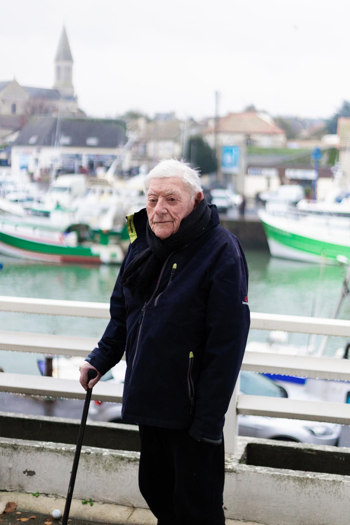 Pierre-Marie Vicquelin, 90 ans, a commencé à naviguer à l’âge de 14 ans, en avril 1948. A Port-en-Bessin-Huppain (Calvados), le 7 décembre 2022.
