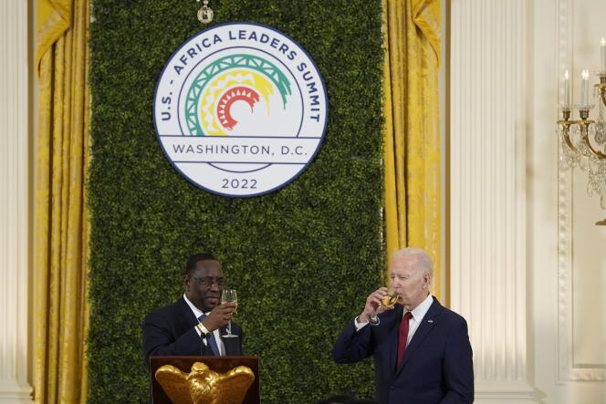 El presidente de los Estados Unidos, Joe Biden, y el presidente de Senegal, Macky Sall, en la Casa Blanca en Washington durante la cena de la cumbre entre Estados Unidos y África el 14 de diciembre de 2022.