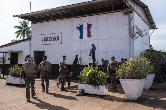 Soldados franceses en el campamento de M'Poko en Bangui el 13 de septiembre de 2022.