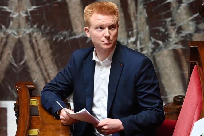 Le député de La France Insoumise Adrien Quatennens s’apprête à prononcer un discours, lors d’un débat sur la proposition de loi en faveur du pouvoir d’achat des ménages, à l’Assemblée nationale, le 3 août 2022.
