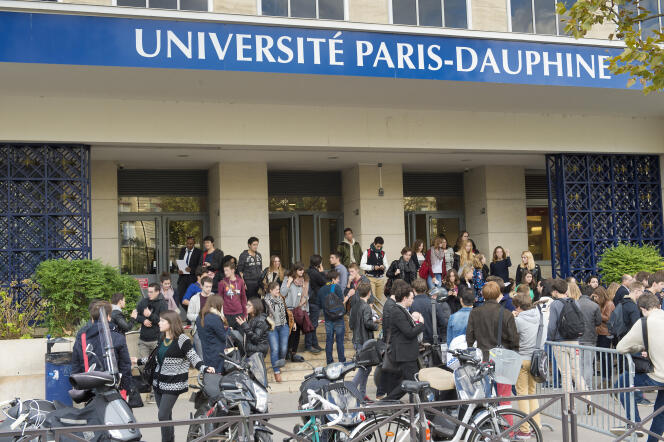  Entrée de l’université Paris-Dauphine, boulevard Lannes, dans le 16ᵉ arrondissement de Paris.