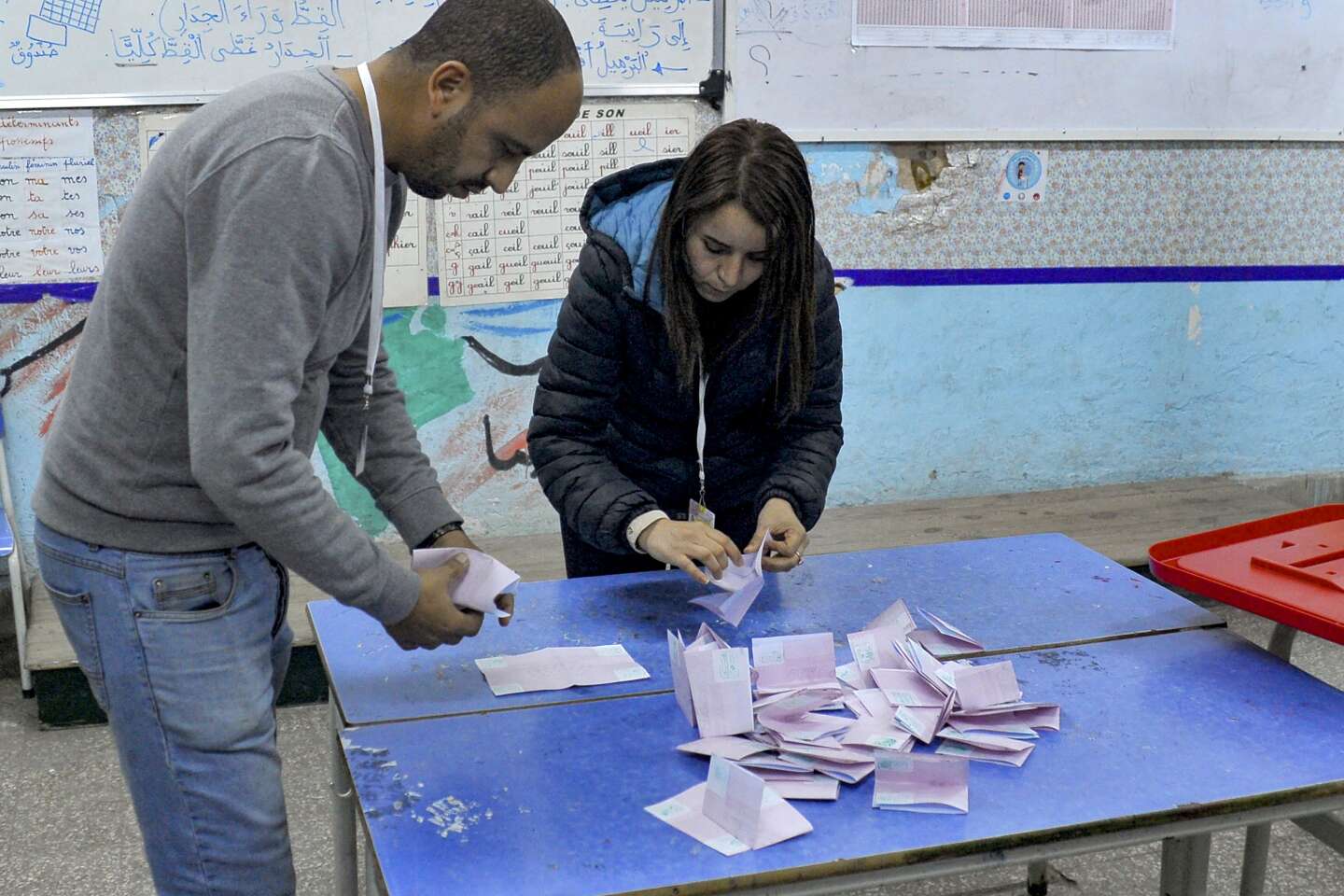 En refusant d’aller voter, les Tunisiens infligent un désaveu au président Saïed