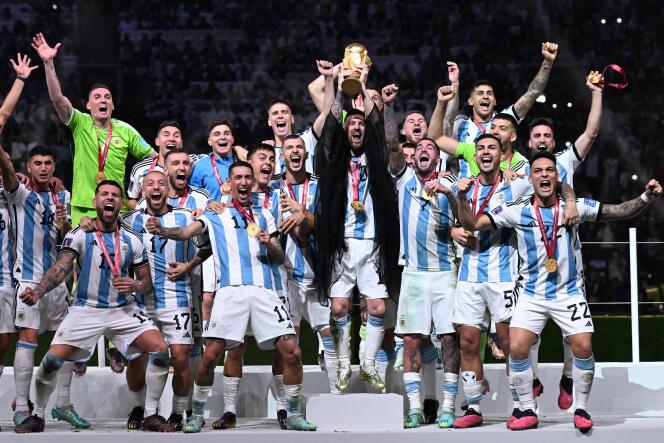 Lionel Messi y el argentino levantaron la Copa del Mundo, tras su victoria sobre Francia, por penales, el 18 de diciembre de 2022.