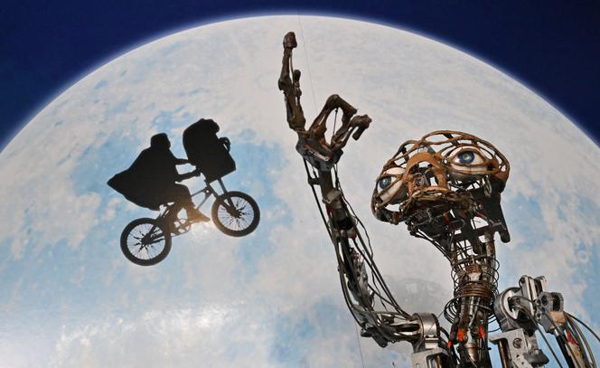 E.T. model sells for 2.6 mn in auction