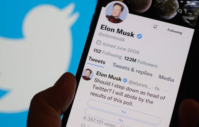 « Dois-je quitter la direction de Twitter ? », avait demandé Elon Musk aux utilisateurs du réseau social.