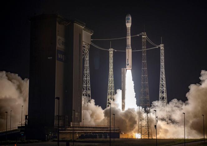 Décollage de la fusée Vega C, à Kourou (Guyane), le 20 décembre 2022.